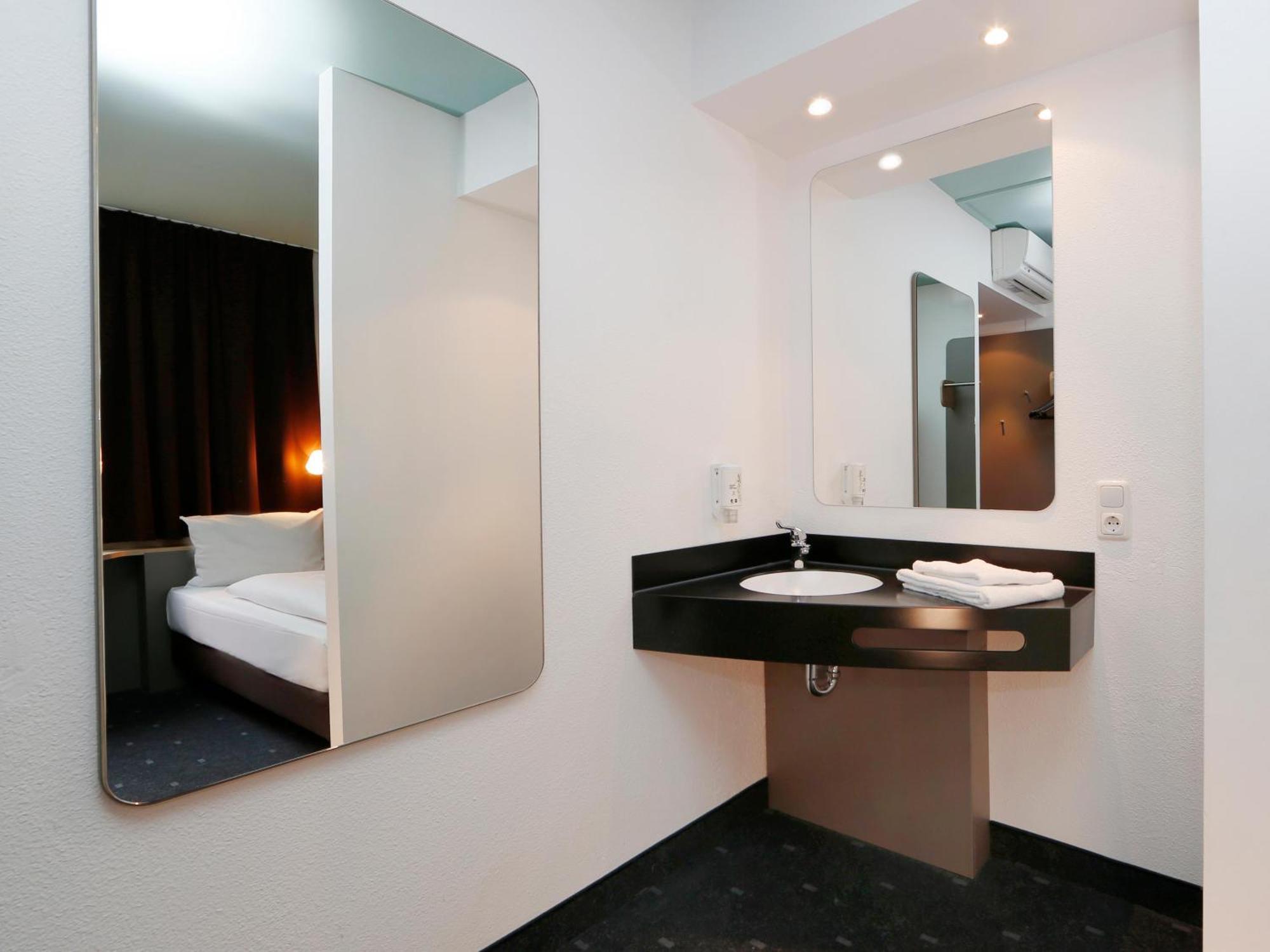 B&B Hotel Berlin-Dreilinden Kleinmachnow Dış mekan fotoğraf
